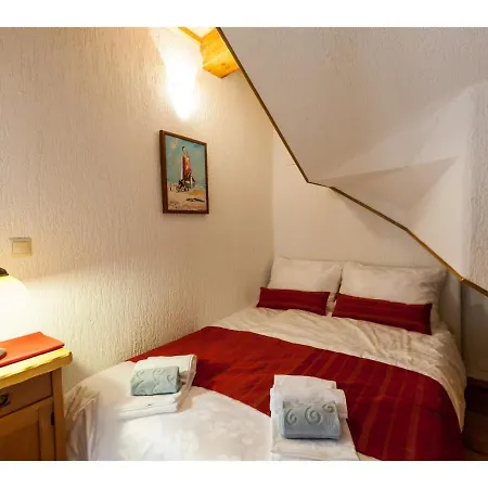 Apartamento With Wifi Vrbnik, Krk - 15721 *